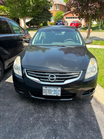 2012 Nissan Altima – Clean Title ✅ 260,000 km $4,500 – Open to reasonable offers Runs and drives wel...