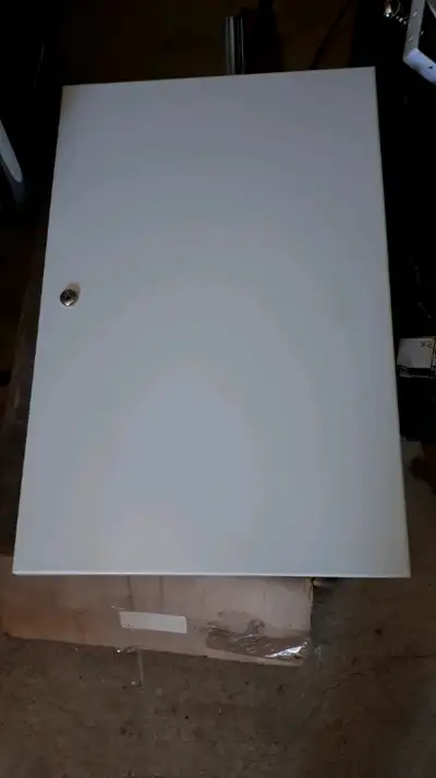 NEW / NEUF, armoire métal, metal cabinet, avec clés / with keys, View more