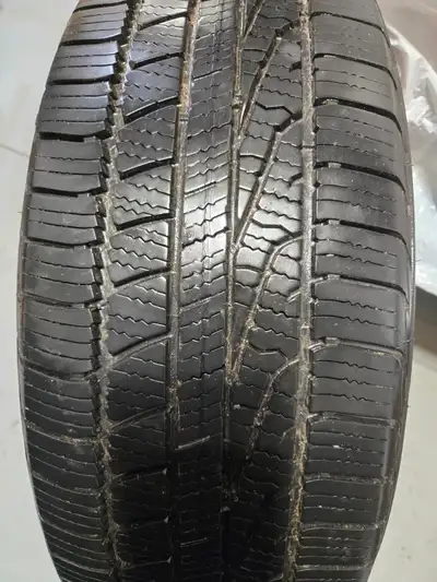 2 Pneu 4 saison homologué Goodyear assurance 235/60/r18 très peu usé ( 23000k.l.)