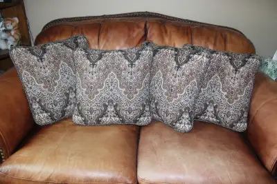 Throw Pillows, La-Z-boy, brown, quality, Set of 4 Like NEW, View more
