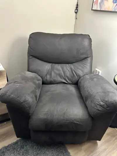 Recliner in great condition $100