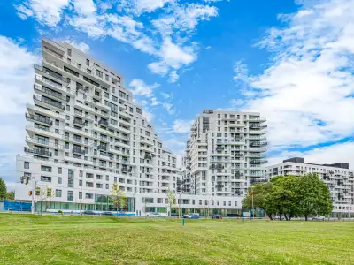BRAND NEW BRIGHT & SPACIOUS 1B CONDO/THE BEACHES/ BALCONY/IMMED'