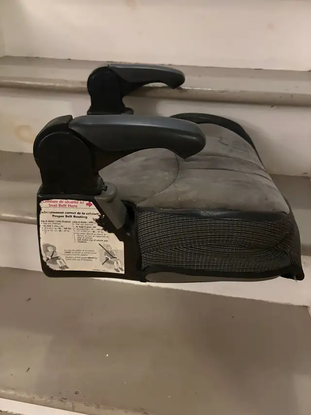 Booster Car Seat in Strollers, Carriers & Car Seats in Oakville / Halton Region - Image 3