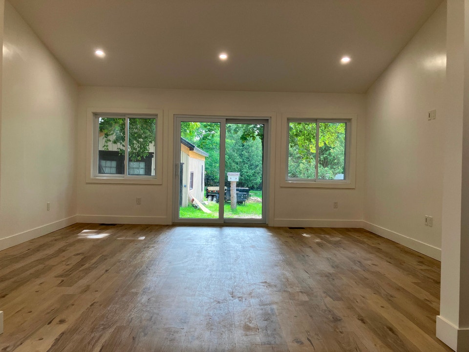 4 Bedroom 2 Bath fully renovated house in Lucan for Rent 1