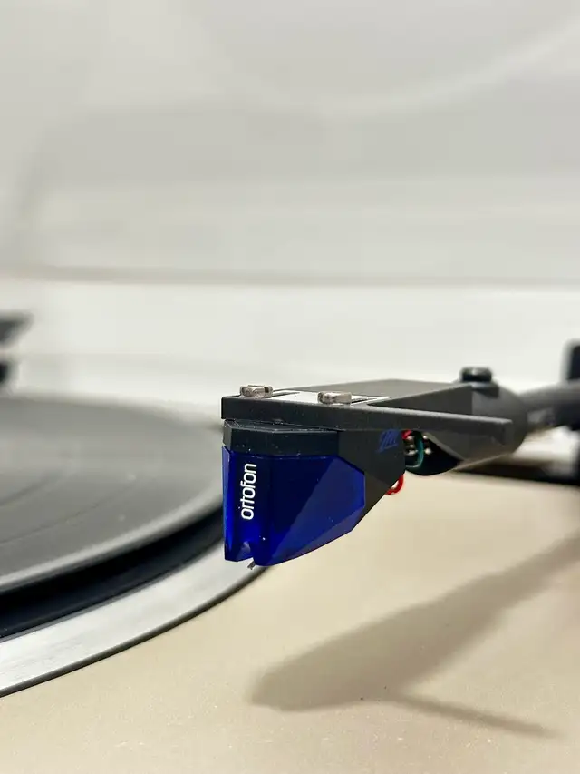 Turntable in Stereo Systems & Home Theatre in Calgary - Image 7