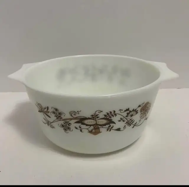 PYREX England vine large casserole dish vintage64519996512897121
