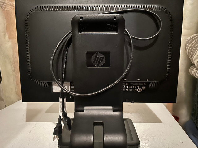HP monitor LA2205wg in Monitors in Calgary - Image 3