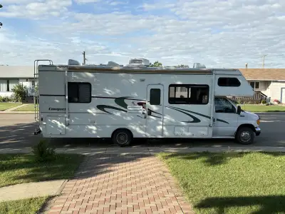 This is a Class C motorhome. A regular driver’s license (Class 5) is all you need to drive it. 40 00...