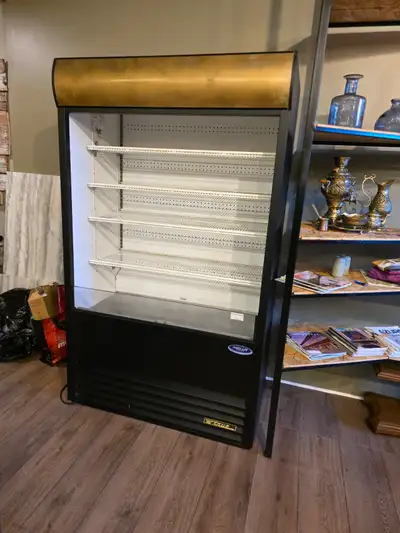 High-quality commercial refrigerated merchandiser and display case available for sale. This unit cam...