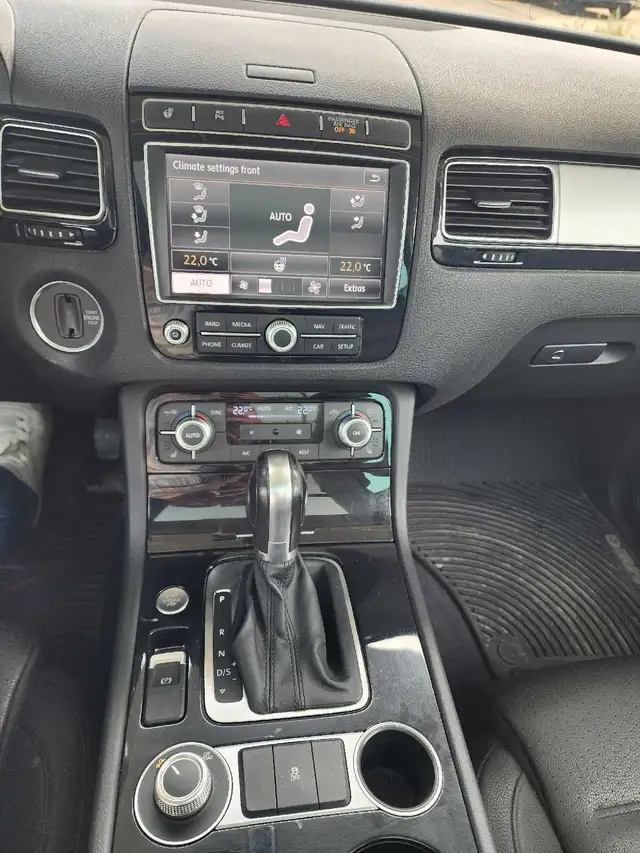 2016 Volkswagen Touareg- Fully Loaded  in Cars & Trucks in Edmonton - Image 11