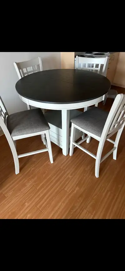 Table ronde de cuisine surélevé