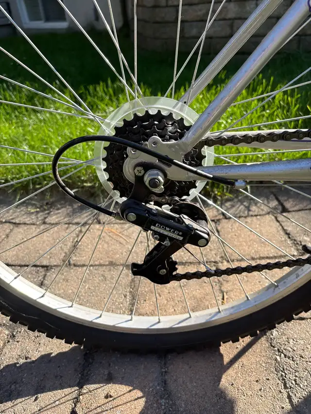  Vélo de montagne pour filles  in Cruiser, Commuter & Hybrid in Laval / North Shore - Image 4