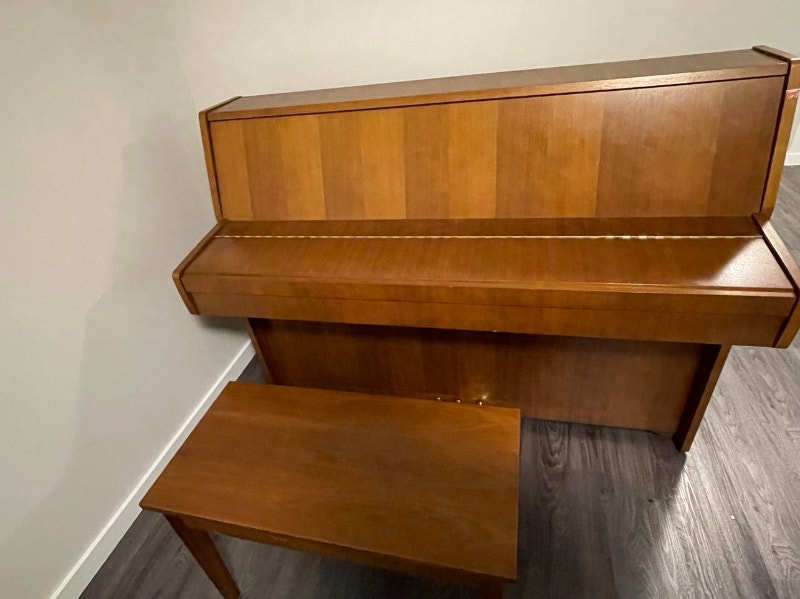 Piano in excellent condition Japanese made Kawaii, acoustic Pianos
