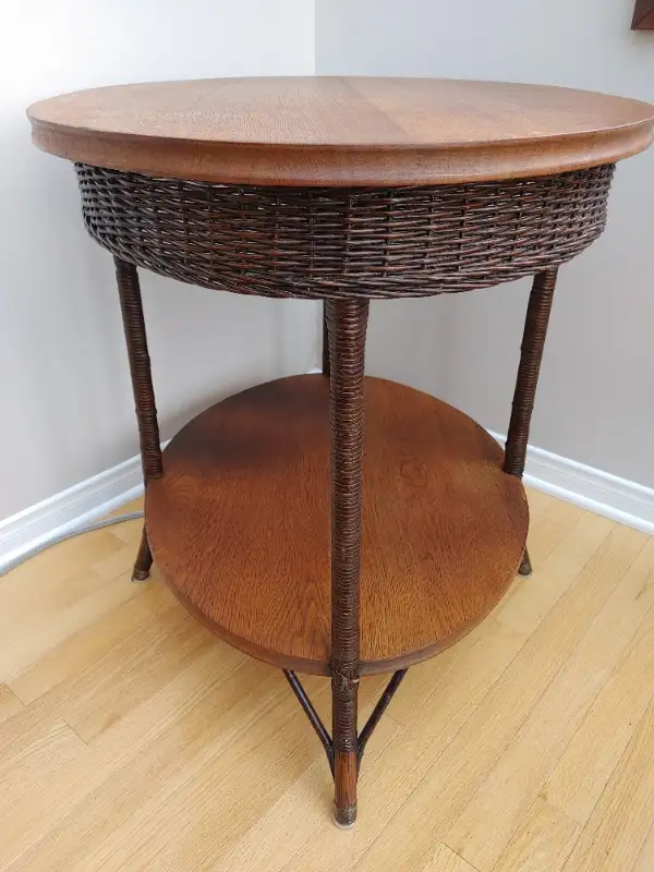 ANTIQUE HEYWOOD WAKEFIELD - SOLID OAK WICKER PARLOR TABLE CIRCA in Other Tables in Ottawa - Image 4
