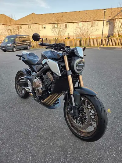 Selling my CB650r cafè racer style motorcycle. It’s fully paint corrected and ceramic coated. The bi...