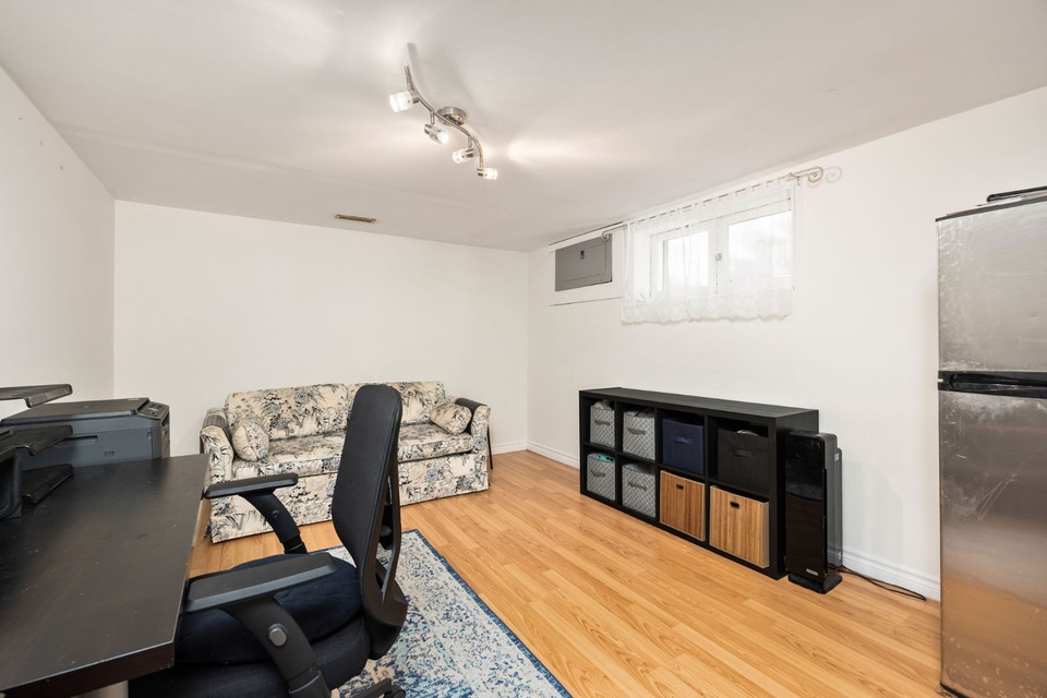 Stunning! 2 BD near Bloor/Kipling - Furnished + Internet 4