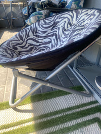 Zebra-Print Foldable Round Chair