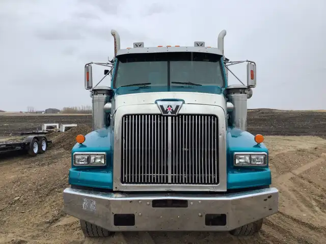 2004 Western Star Tridrive in Heavy Trucks in Regina - Image 3