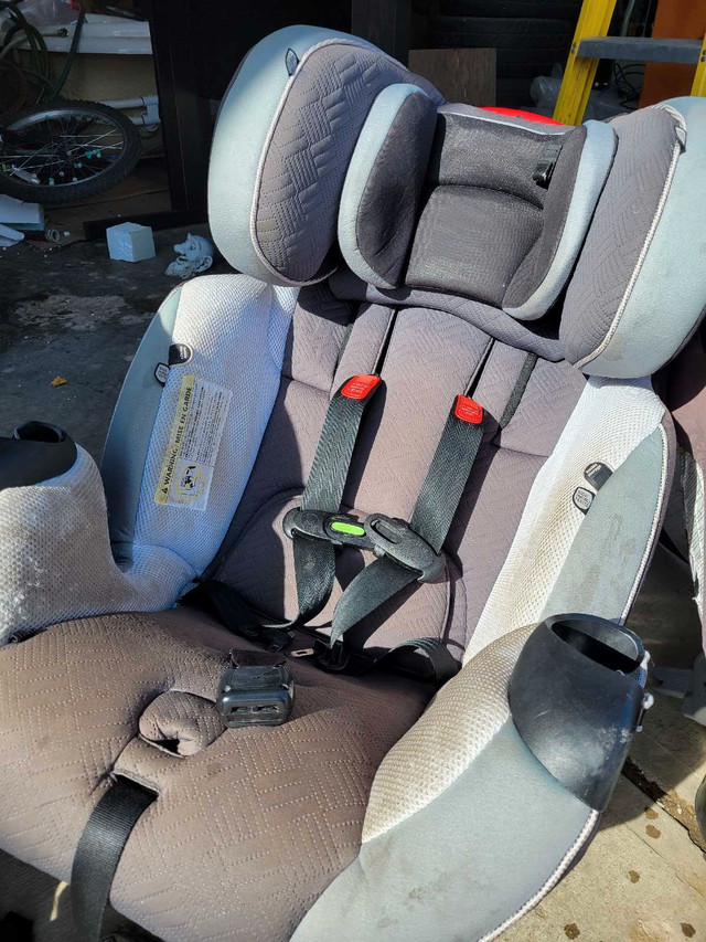 3 stage car seat baby, toddler, small child in Strollers, Carriers & Car Seats in Red Deer - Image 2