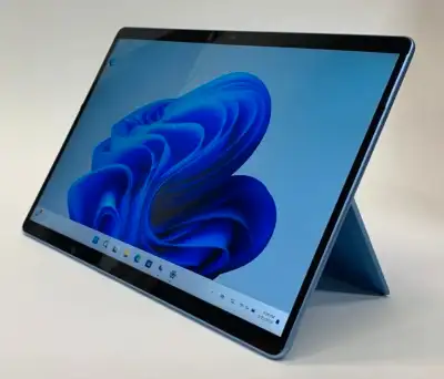 Microsoft Surface Pro 9 13 Sapphire Blue 2022 QHD+ 2.5GHz i5-123