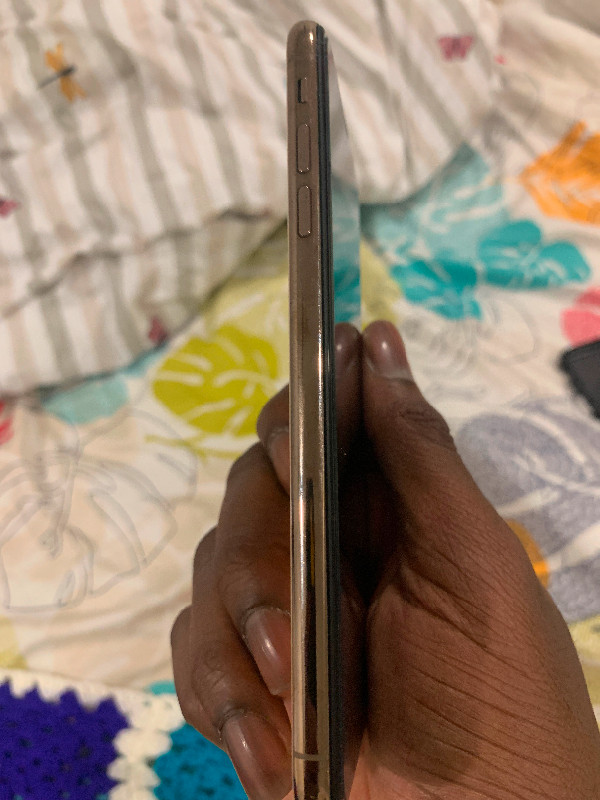 iPhone XS Max good condition in Cell Phones in Mississauga / Peel Region - Image 3