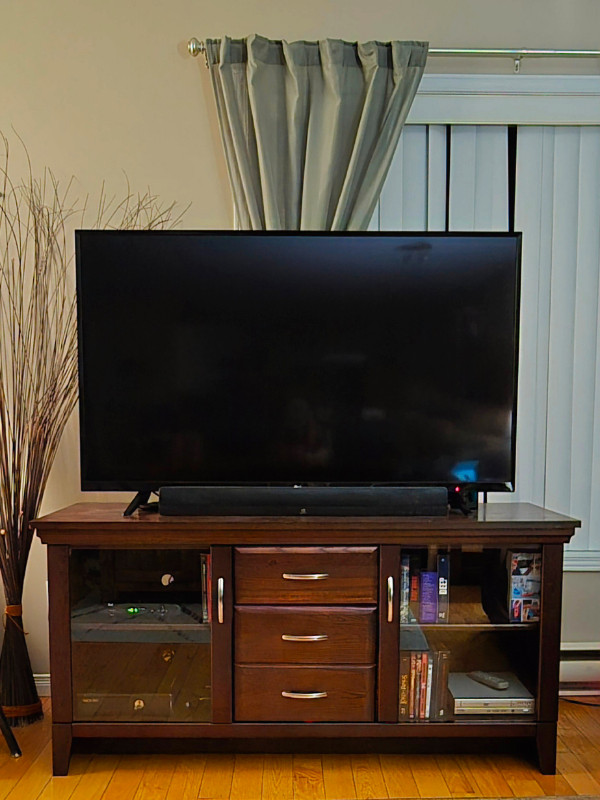 TV Media Stand - High quality real oak wood in TV Tables & Entertainment Units in Gatineau