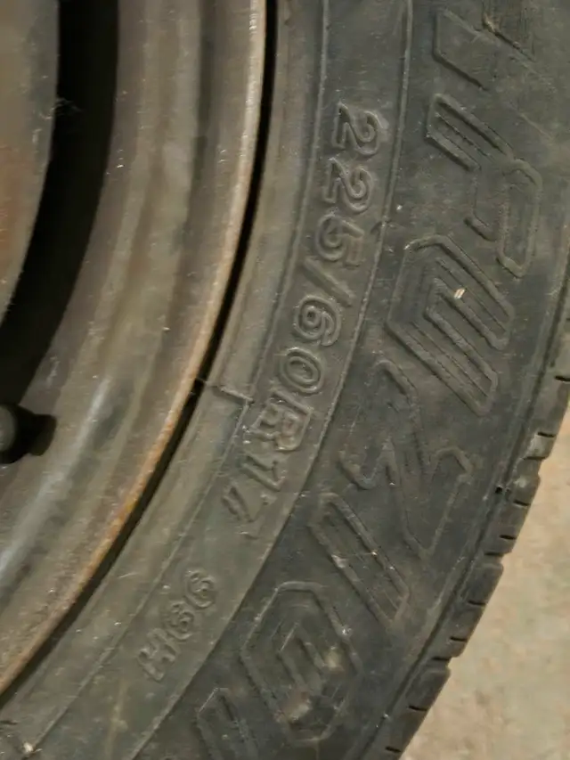Chevy rims and tires  in Tires & Rims in Cornwall - Image 3