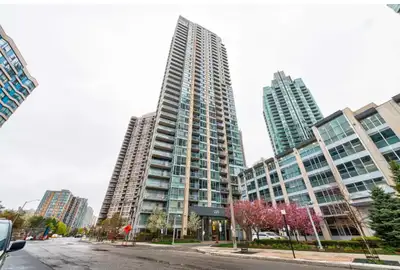 This 1Bedr+Den Condo Got Everything.Perfect Location,Functional Open Concept Layout, Fabulous Eat-In...
