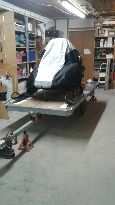 Polaris xlt touring 1999 modele : 099ET fonctionne tres bien ,chenille en tres bonne etat. Demareur...