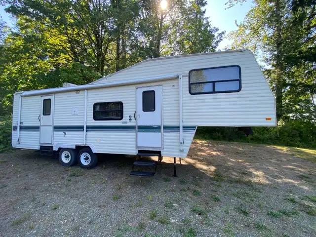 5TH WHEEL TRAILER FOR SALE OR RENT , DAILY / WEEKLY OR MONTHLY in Travel Trailers & Campers in Campbell River - Image 4