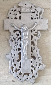 Antiquité. Art religieux. Magnifique crucifix en fonte