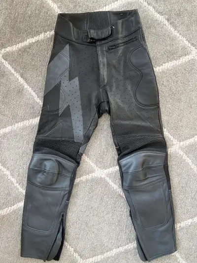 Men’s 31x32Teknic motorcycling race pants designed for optimal protection and flexibility on the roa...