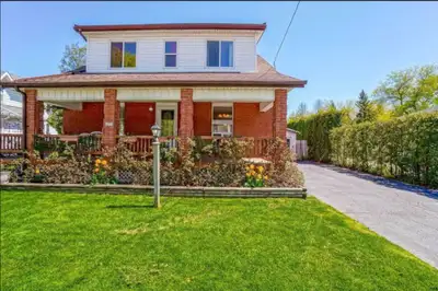 3 Bedroom+ den 2 bath house for rent 4 car parking Close to all amenities 70% utilities to pay Basem...