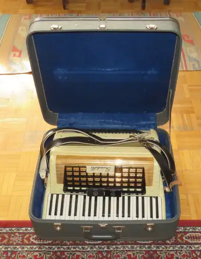 VINTAGE SCANDALLI PEARL GOLD 120 BASS ACCORDION ITALY EXCELLENT, View more