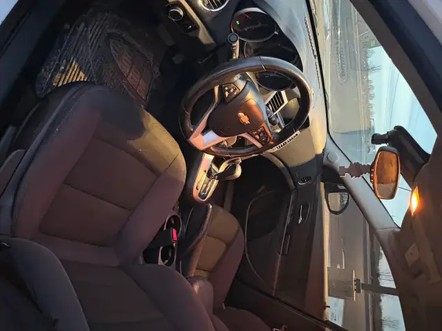 2013 Chevy Cruze in Cars & Trucks in Windsor Region - Image 7