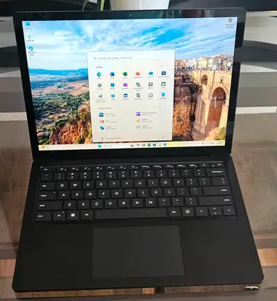 Surface Laptop 5 i7 12th 16GB 1TB 4K 13" TOUCH Win 11 Pro, View more
