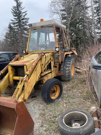 4 cyl diesel jcb backhoe for sale 2wd starts and runs great trans and clutch are mint and has good b...