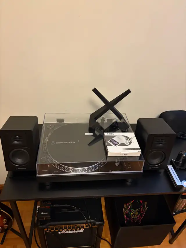 Audio Technica Turntable Complete (Speakers included) in Stereo Systems & Home Theatre in Markham / York Region - Image 4