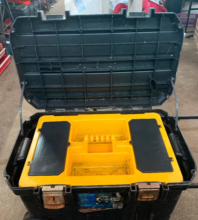 Mastercraft Heavy-Duty 90.8L Wheeled Tool Box in Tool Storage & Benches in Strathcona County - Image 2