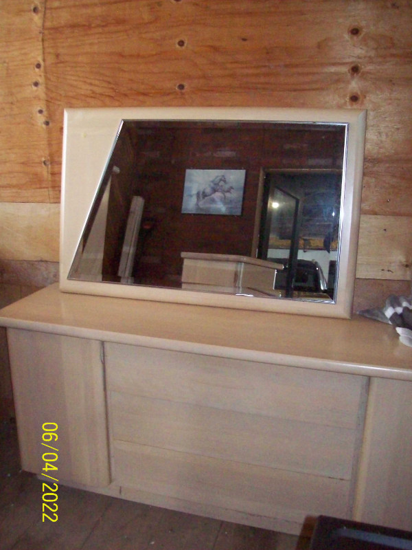 Meubles en bois francs (chambre a coucher) dans Commodes et armoires  à Longueuil/Rive Sud - Image 2