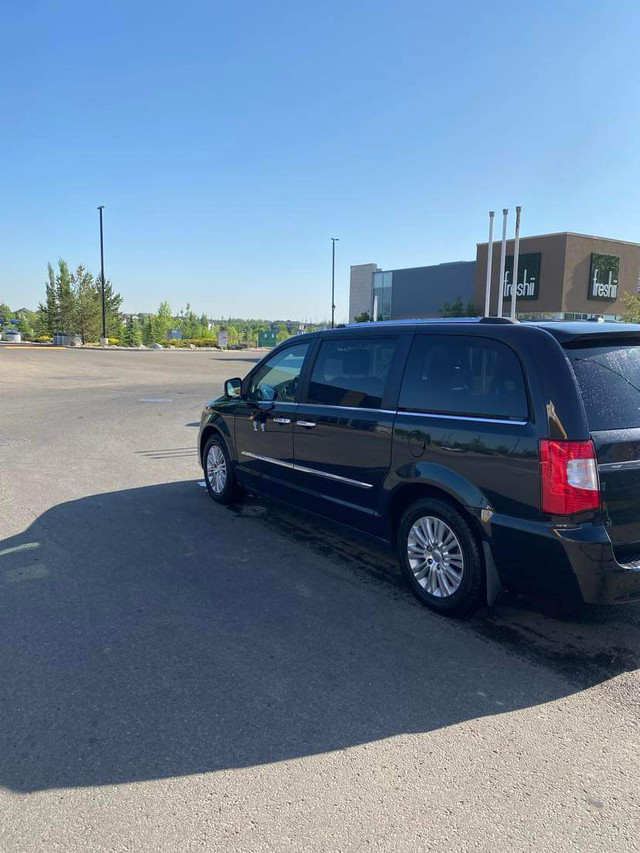 2015 Chrysler Town And Country Limited Platinum Fully Loaded in Cars & Trucks in Edmonton - Image 2
