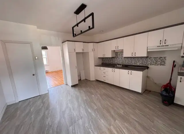 4 1/2 available immediately