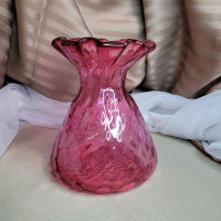 Beautiful Vintage 6 1/2" Cranberry Swirl Glass Vase Decor...