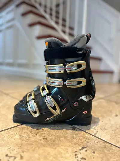 25.5 ski boots (Men's 7.5, Woman's 8.5), View more