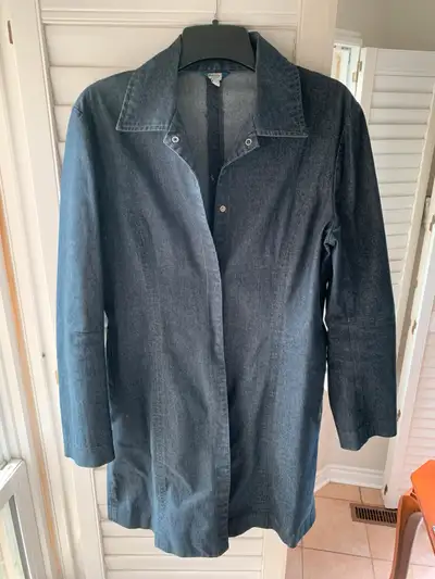 Pristine condition. Ricki’s brand stretched jeans / denim-like long jacket. Lightweight. $10 CAD PRI...