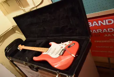 PRICE IS ABSOLUTELY FIRM THIS GUITAR COST $1700 With The Hard Fender Case --------------- $1000 CASH...