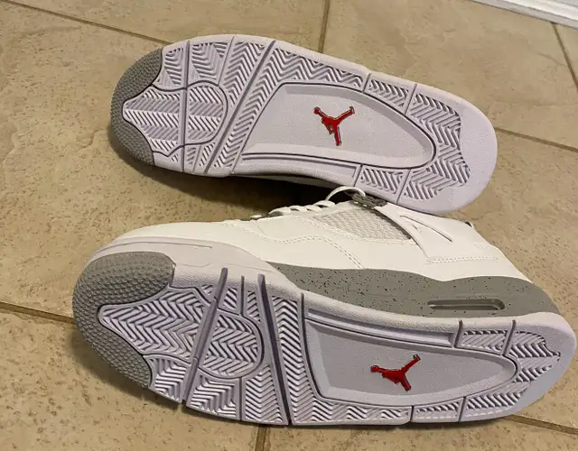 Jordan 4 Retro 'White Oreo' size 10 in Men's Shoes in Oakville / Halton Region - Image 3