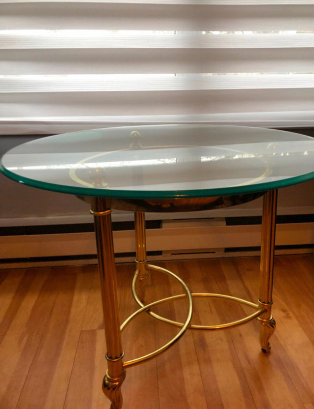 Table d'appoint ronde en verre, transparente et dorée dans Tables basses  à Longueuil/Rive Sud - Image 2