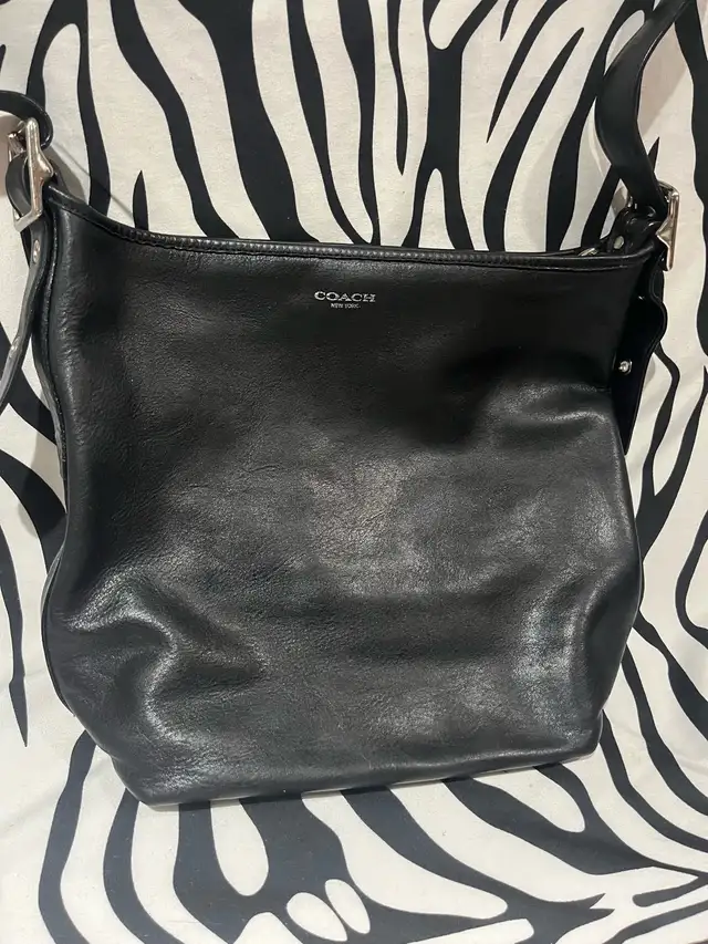 Vintage Coach Black Genuine Leather Bag in Women's - Bags & Wallets in City of Toronto - Image 3