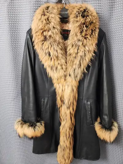 Manteau  pour femme cuir et fourrure, View more